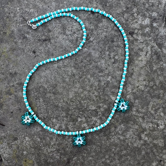 Primavera flower necklace