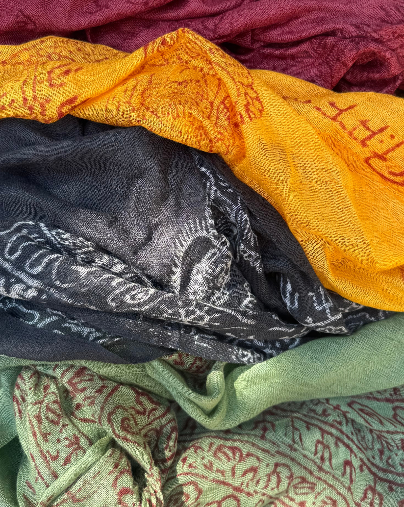 OM SARONGS