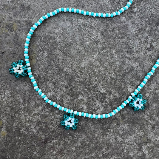 Primavera flower necklace